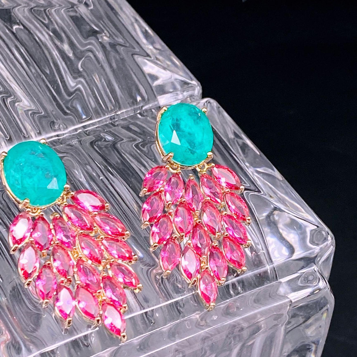 Fashionable and sophisticated temperament earrings