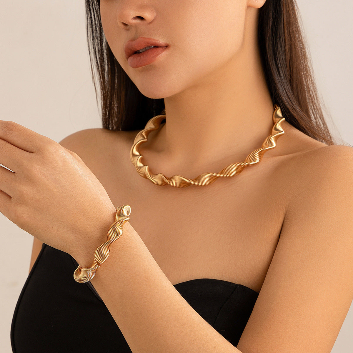 Cyberpunk metal stripe spiral open collar female personality punk snake bone necklace