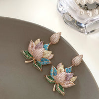 أقراط لوتس، أقراط على شكل زهرة نباتية مرصعة بالألماس