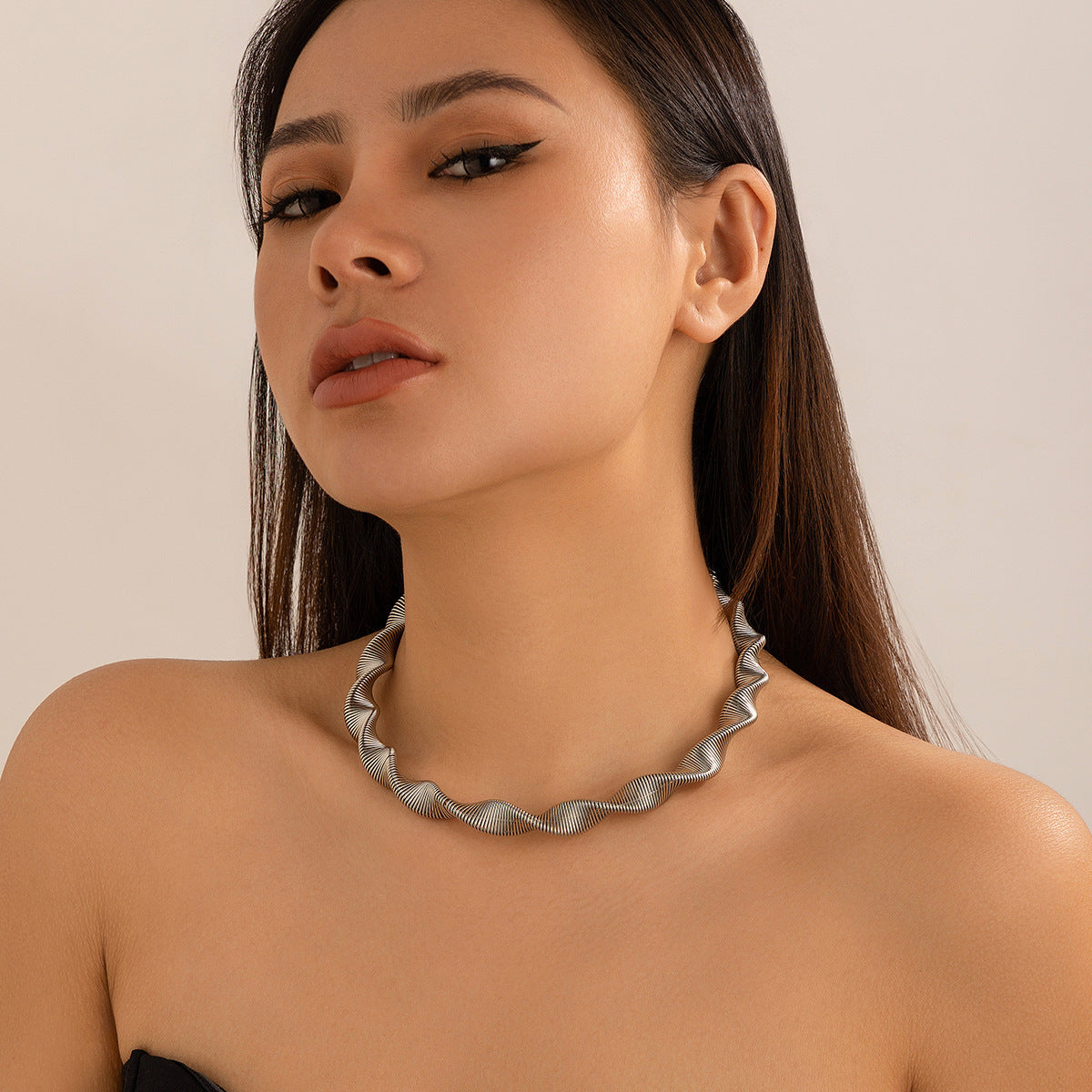 Cyberpunk metal stripe spiral open collar female personality punk snake bone necklace