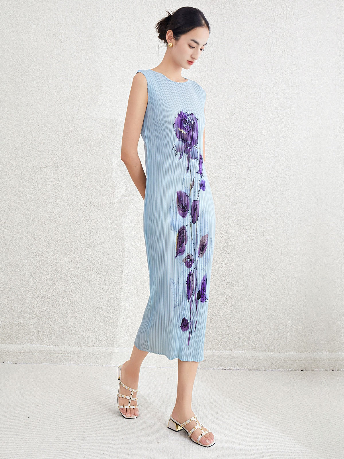 Elegant and elegant print, loose and slimming round neck, sleeveless summer new pleated skirt