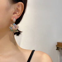 أقراط لوتس، أقراط على شكل زهرة نباتية مرصعة بالألماس