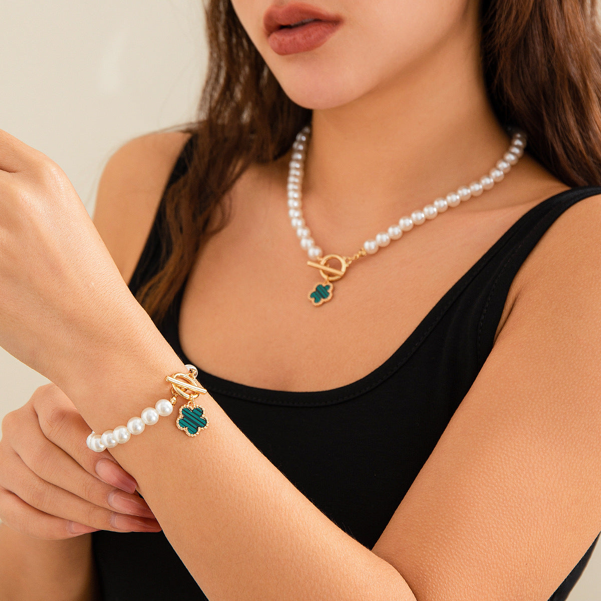 Five petal flower necklace, niche, light luxury design, high-end feeling, collarbone chain