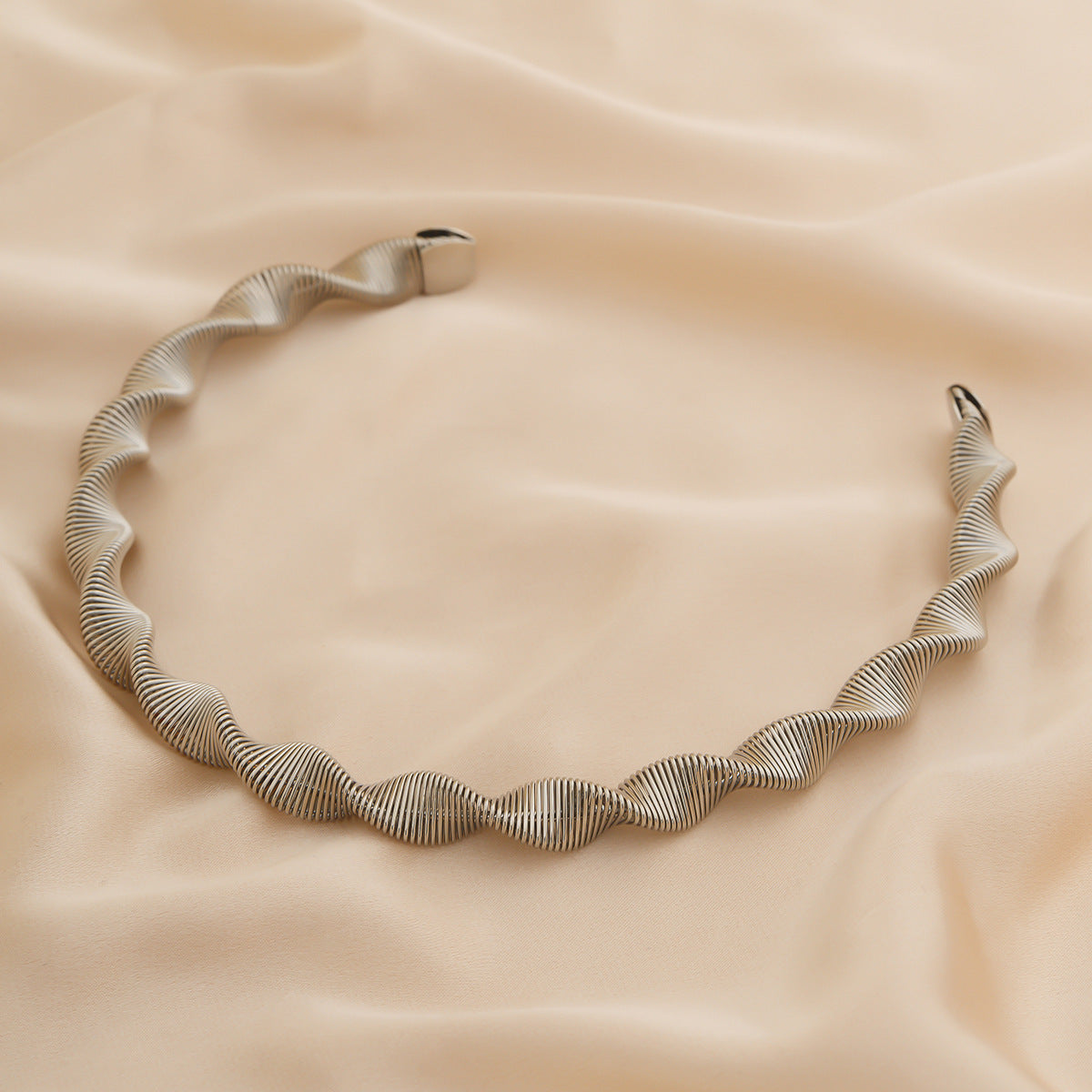 Cyberpunk metal stripe spiral open collar female personality punk snake bone necklace