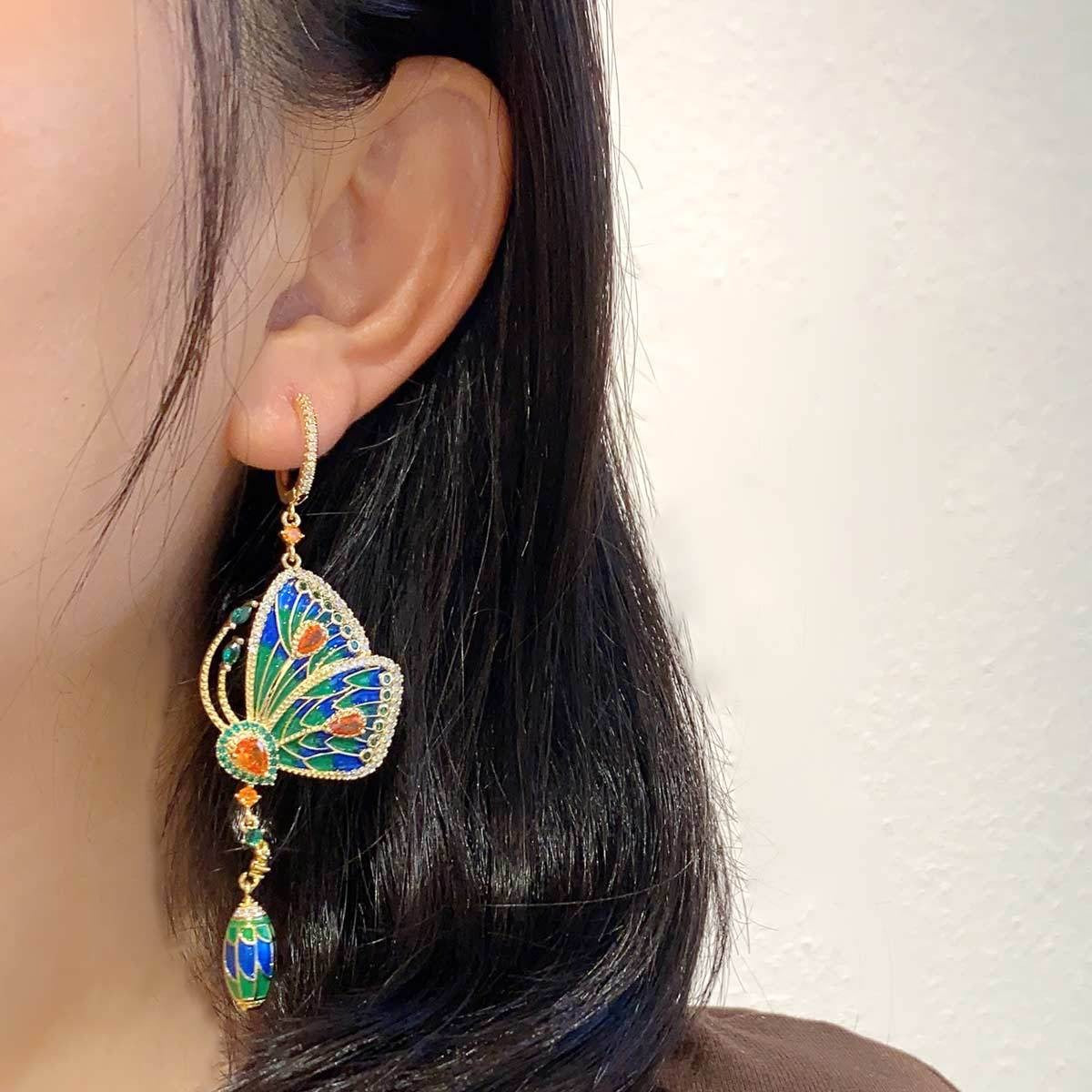 Fashionable and stylish metallic earrings