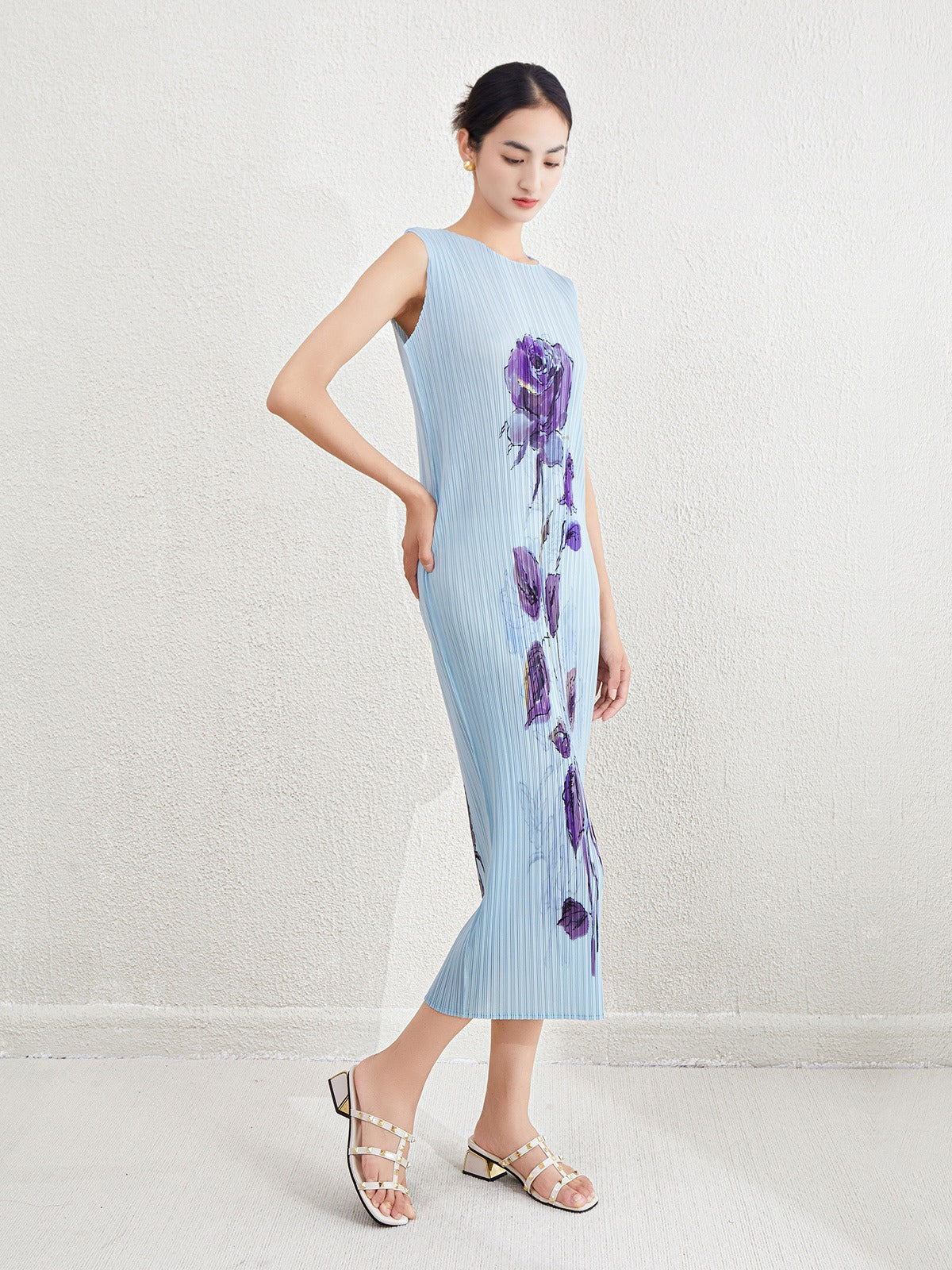 Elegant and elegant print, loose and slimming round neck, sleeveless summer new pleated skirt