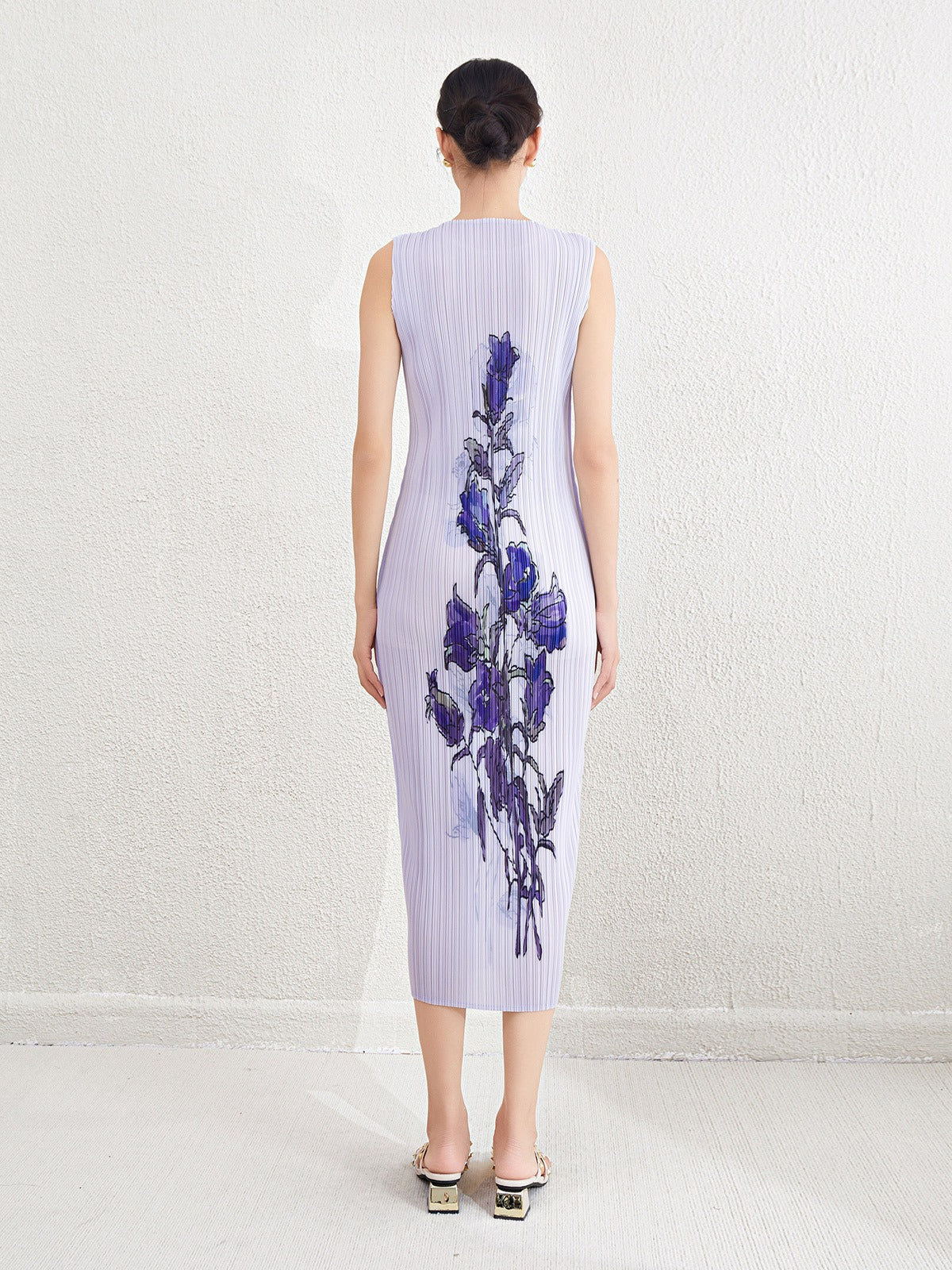 Elegant and elegant print, loose and slimming round neck, sleeveless summer new pleated skirt