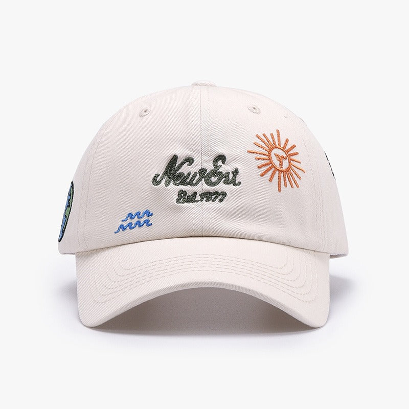 قبعة بيسبول عصرية مطرزة بحروف خارجية ذات حافة منحنية متعددة الاستخدامات وبسيطة وواقية من الشمس للنساء باللون الأسود