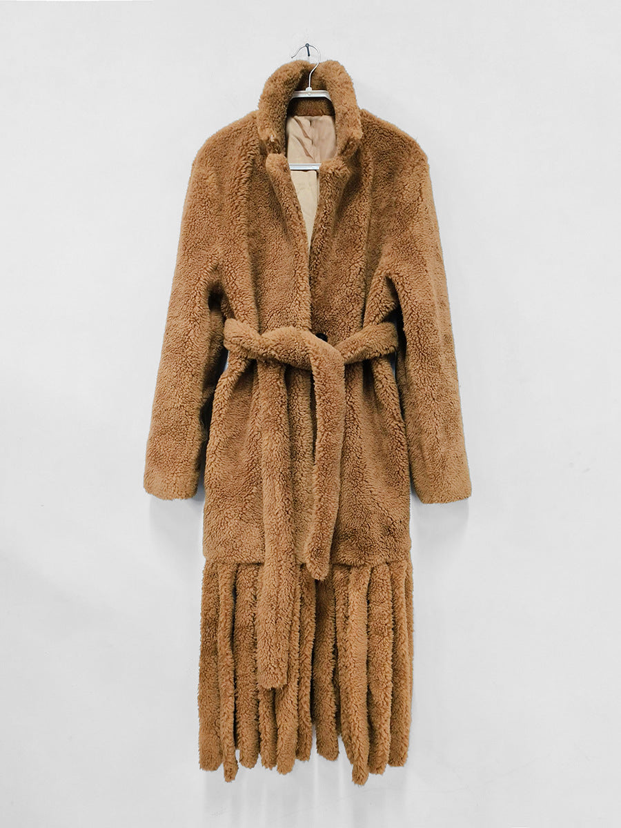 A niche design style coat for women with fashionable granular velvet tassels and patchwork fur strips