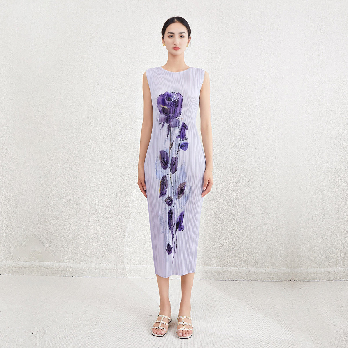 Elegant and elegant print, loose and slimming round neck, sleeveless summer new pleated skirt