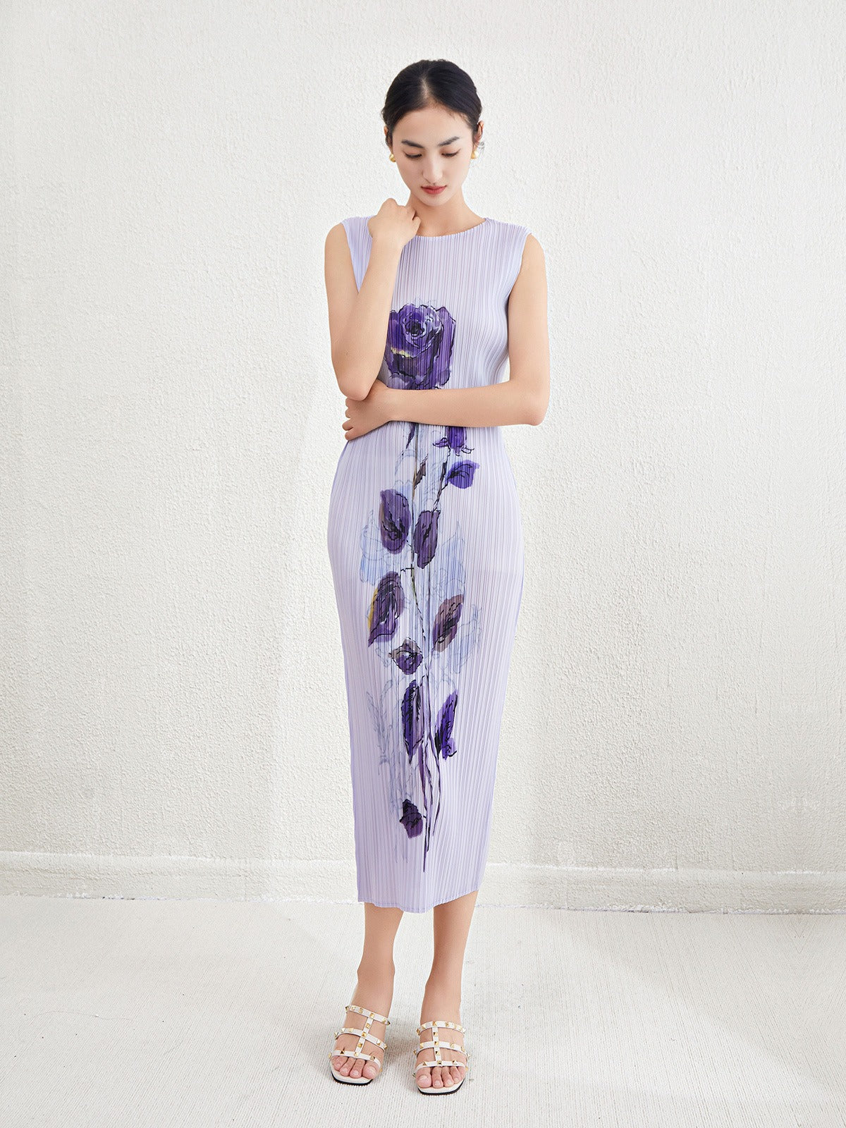 Elegant and elegant print, loose and slimming round neck, sleeveless summer new pleated skirt