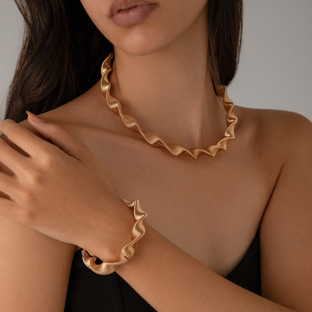 Cyberpunk metal stripe spiral open collar female personality punk snake bone necklace