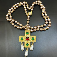 Retro branded brooch, pearl long and short necklaces, with a sense of high-end craftsmanship and quality