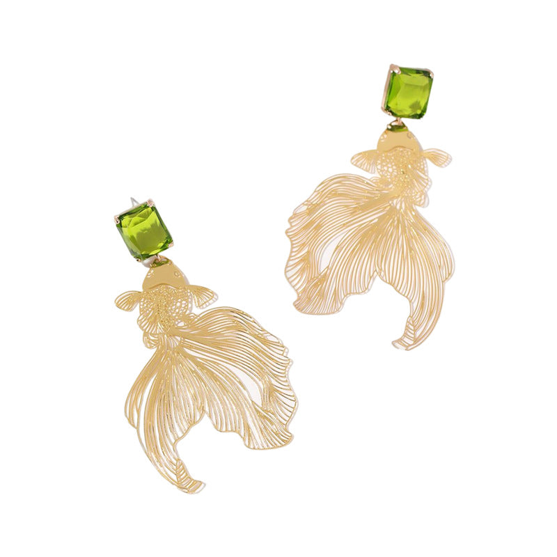 أقراط ذهبية منحوتة يدوياً