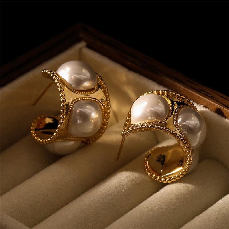 Light luxury earrings with a sense of luxury, a versatile temperament, and new ear accessories